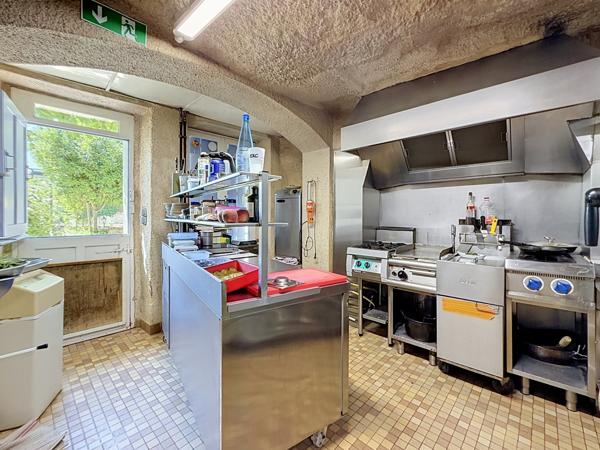 Local Commercial
         3 pièces
        - 94 m² 314 000 € *