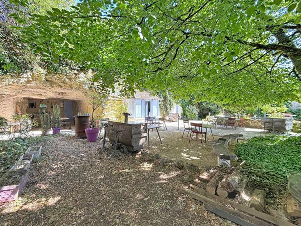 Local Commercial
         3 pièces
        - 94 m² 314 000 € *