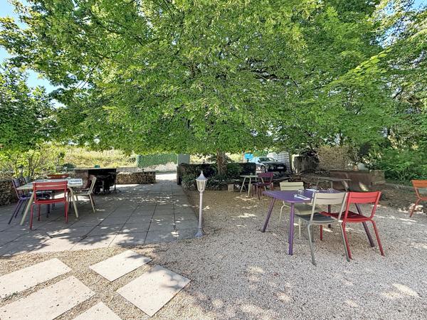 Local Commercial
         3 pièces
        - 94 m² 314 000 € *