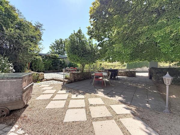 Local Commercial
         3 pièces
        - 94 m² 314 000 € *