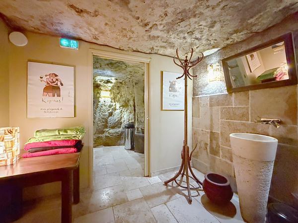 Local Commercial
         3 pièces
        - 94 m² 314 000 € *