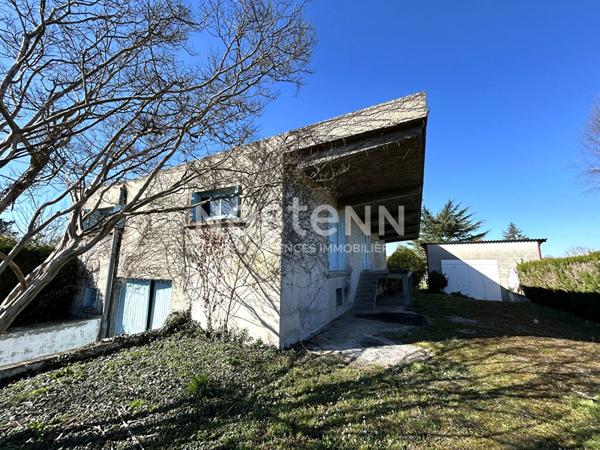 PAVILLON 4 CHAMBRES ET 1 BUREAU CENTRE DE CHABRIS AVEC DÉPENDANCES ET JARDIN (INDRE 36)