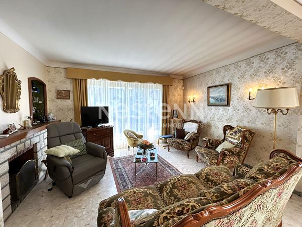 PAVILLON 4 CHAMBRES ET 1 BUREAU CENTRE DE CHABRIS AVEC DÉPENDANCES ET JARDIN (INDRE 36)