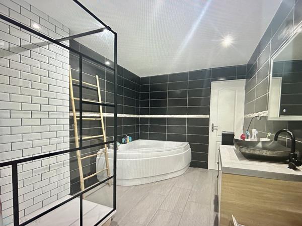 JOLIE  1930  de 105  m2.