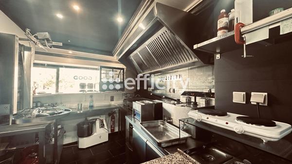 Fonds De Commerce - 58 m²