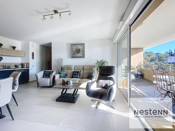 Fréjus - Superbe T3 en dernier étage avec terrasse, vue dégagée et double garage