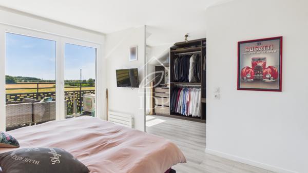Grand T4 avec terrasse de 32 m² et balcon – 2 parkings en sous-sol