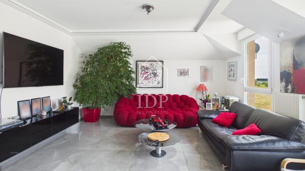 Grand T4 avec terrasse de 32 m² et balcon – 2 parkings en sous-sol