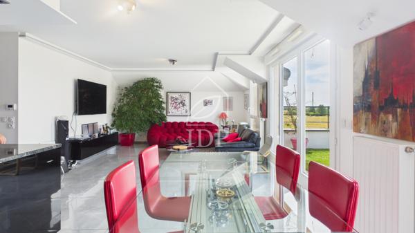 Grand T4 avec terrasse de 32 m² et balcon – 2 parkings en sous-sol