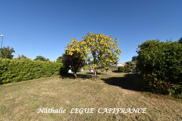 VENDEE ( 85 ) Maison à vendre 10 pièces LA BARRE DE MONTS Proche MER, PLAGES ,FORET,  NOIRMOUTIER, 153 m² ,5 chambres, 3 WC , 2 salles d'eau , 1 salle de bains 1871m² terrain clos , puits, garage