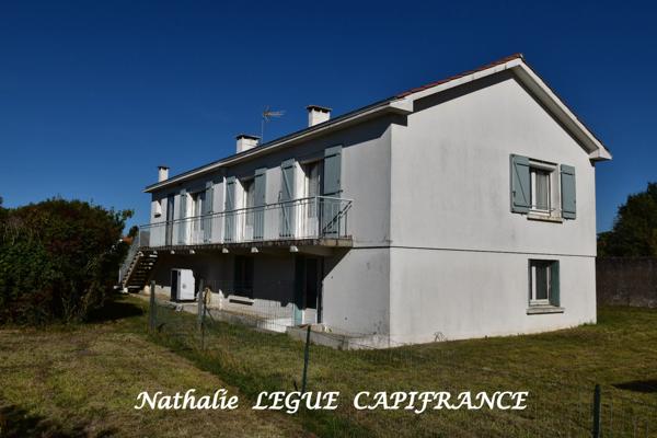 VENDEE ( 85 ) Maison à vendre 10 pièces LA BARRE DE MONTS Proche MER, PLAGES ,FORET,  NOIRMOUTIER, 153 m² ,5 chambres, 3 WC , 2 salles d'eau , 1 salle de bains 1871m² terrain clos , puits, garage
