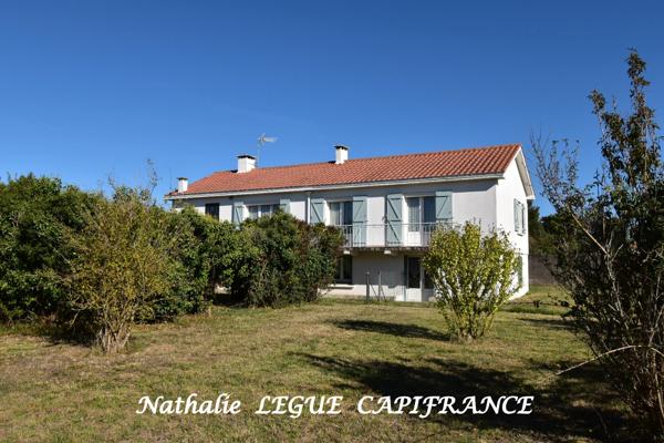 VENDEE ( 85 ) Maison à vendre 10 pièces LA BARRE DE MONTS Proche MER, PLAGES ,FORET,  NOIRMOUTIER, 153 m² ,5 chambres, 3 WC , 2 salles d'eau , 1 salle de bains 1871m² terrain clos , puits, garage