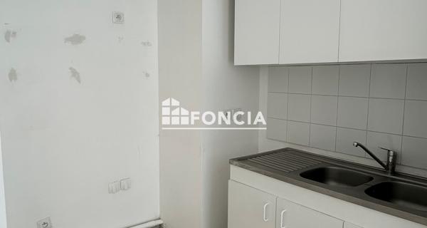 Location Appartement 2 pièces 41.79 m² - Savigny-le-temple 77176