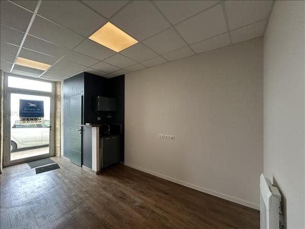 Local commercial à louer |  BLAYE |  1 pièce | 17 m²