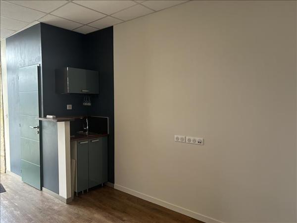 Local commercial à louer |  BLAYE |  1 pièce | 17 m²