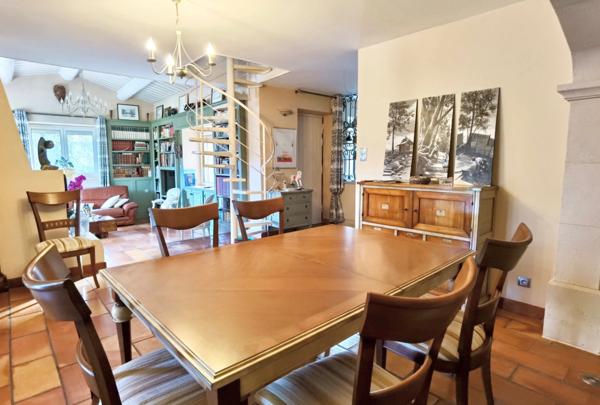 À Vendre - Superbe Propriété de Caractère avec Parc de 3 Hectares axe Uzès-Bagnols sur Cèze.