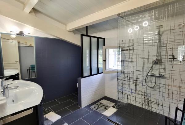 À Vendre - Superbe Propriété de Caractère avec Parc de 3 Hectares axe Uzès-Bagnols sur Cèze.