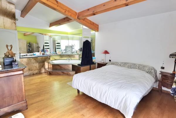 À Vendre - Superbe Propriété de Caractère avec Parc de 3 Hectares axe Uzès-Bagnols sur Cèze.