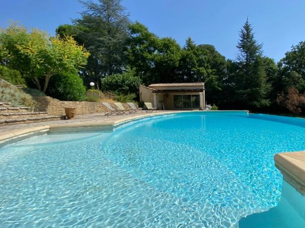 À Vendre - Superbe Propriété de Caractère avec Parc de 3 Hectares axe Uzès-Bagnols sur Cèze.