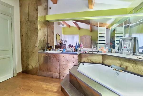 À Vendre - Superbe Propriété de Caractère avec Parc de 3 Hectares axe Uzès-Bagnols sur Cèze.