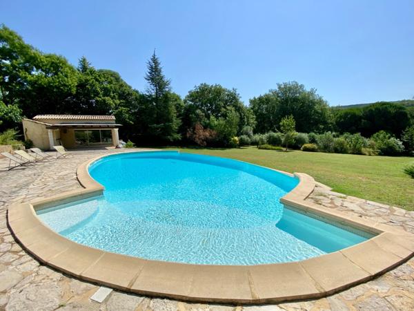 À Vendre - Superbe Propriété de Caractère avec Parc de 3 Hectares axe Uzès-Bagnols sur Cèze.