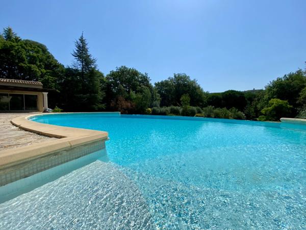 À Vendre - Superbe Propriété de Caractère avec Parc de 3 Hectares axe Uzès-Bagnols sur Cèze.