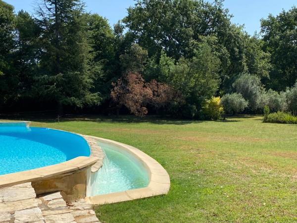 À Vendre - Superbe Propriété de Caractère avec Parc de 3 Hectares axe Uzès-Bagnols sur Cèze.