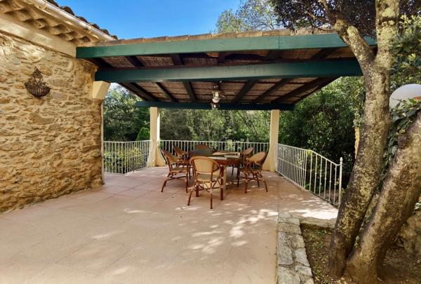 À Vendre - Superbe Propriété de Caractère avec Parc de 3 Hectares axe Uzès-Bagnols sur Cèze.