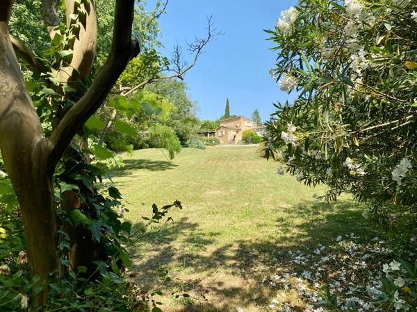 À Vendre - Superbe Propriété de Caractère avec Parc de 3 Hectares axe Uzès-Bagnols sur Cèze.