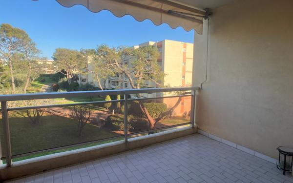 Appartement à vendre    3 pièces • 51 m2 Antibes