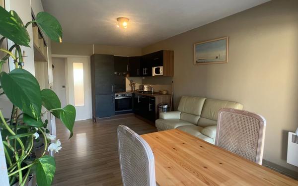 Appartement à vendre    3 pièces • 51 m2 Antibes