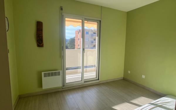 Appartement à vendre    3 pièces • 51 m2 Antibes