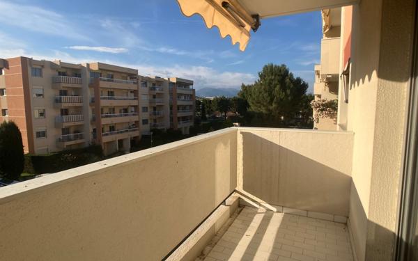 Appartement à vendre    3 pièces • 51 m2 Antibes