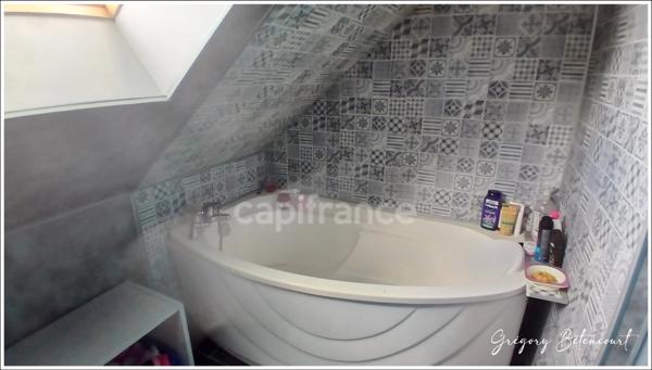 Maison contemporaine récente dans un quartier calme