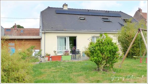Maison contemporaine récente dans un quartier calme