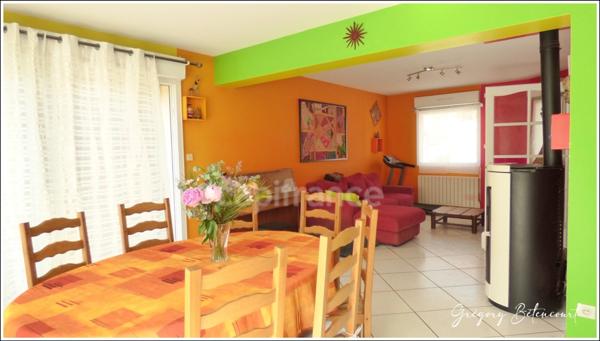 Maison contemporaine récente dans un quartier calme