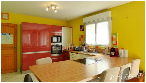 Maison contemporaine récente dans un quartier calme