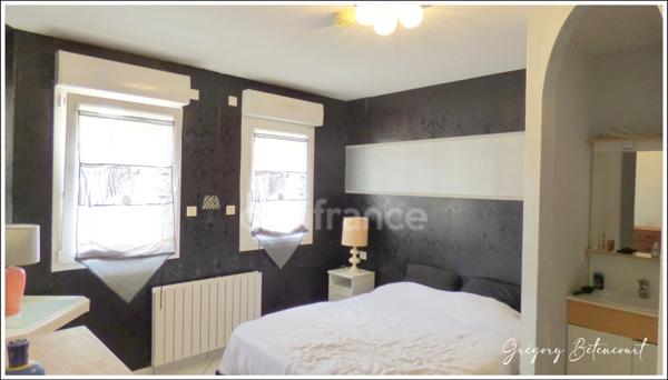 Maison contemporaine récente dans un quartier calme