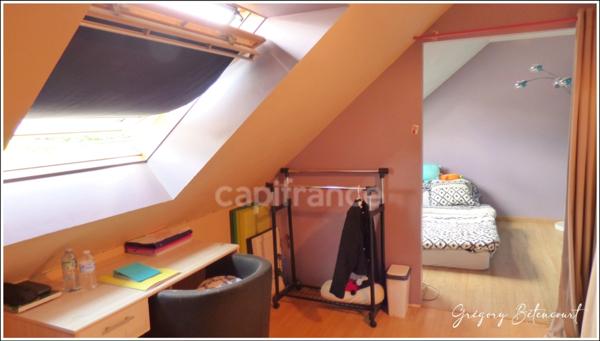 Maison contemporaine récente dans un quartier calme