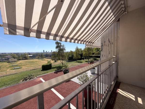 LOCATION 69300 CALUIRE ET CUIRE - T2 DANS RESIDENCE DE STANDING AVEC BALCON VUE PANORAMIQUE SUR LYON