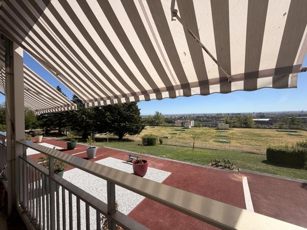 LOCATION 69300 CALUIRE ET CUIRE - T2 DANS RESIDENCE DE STANDING AVEC BALCON VUE PANORAMIQUE SUR LYON