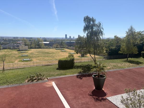 LOCATION 69300 CALUIRE ET CUIRE - T2 DANS RESIDENCE DE STANDING AVEC BALCON VUE PANORAMIQUE SUR LYON