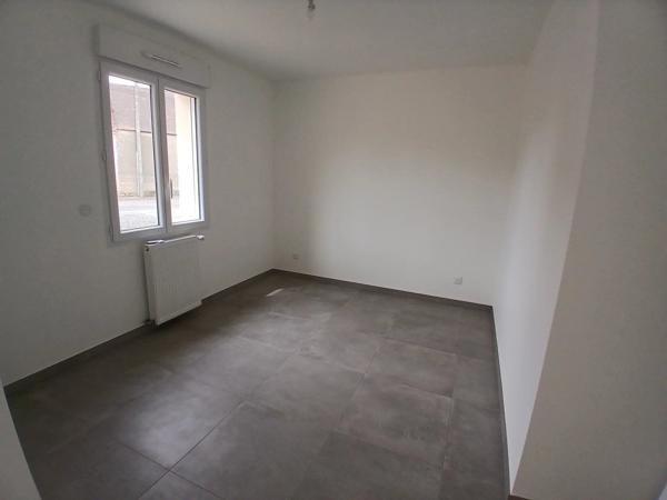 Location                                                      Maison de village
                        
                     4 pièces                      70 m2                     à Toury