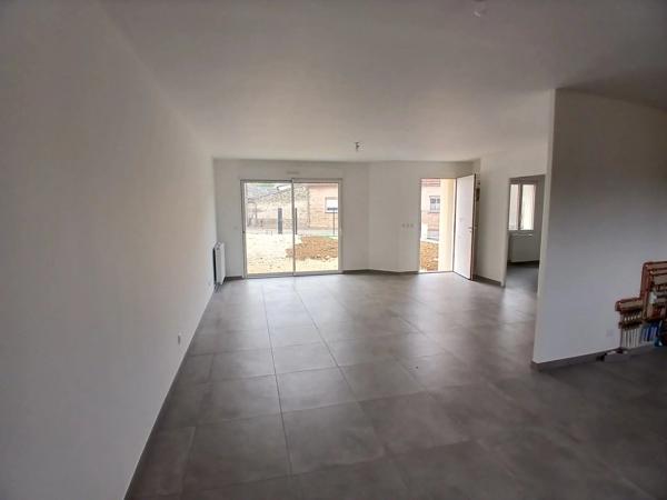 Location                                                      Maison de village
                        
                     4 pièces                      70 m2                     à Toury