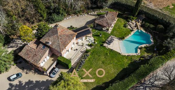 MEYRARGUES - MAISON - DEPENDANCE - TERRAIN 4 250 M2 -  PISCINE - GARAGES - 1 150 000