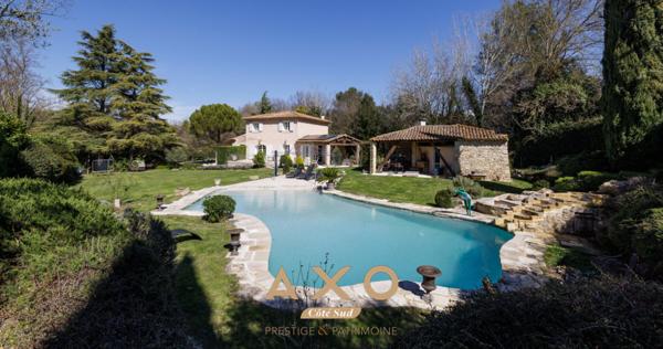 MEYRARGUES - MAISON - DEPENDANCE - TERRAIN 4 250 M2 -  PISCINE - GARAGES - 1 150 000