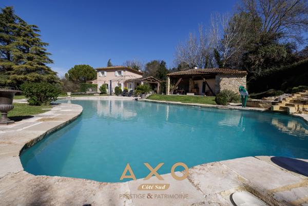 MEYRARGUES - MAISON - DEPENDANCE - TERRAIN 4 250 M2 -  PISCINE - GARAGES - 1 150 000