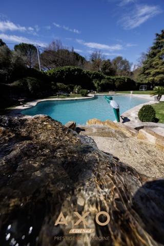 MEYRARGUES - MAISON - DEPENDANCE - TERRAIN 4 250 M2 -  PISCINE - GARAGES - 1 150 000