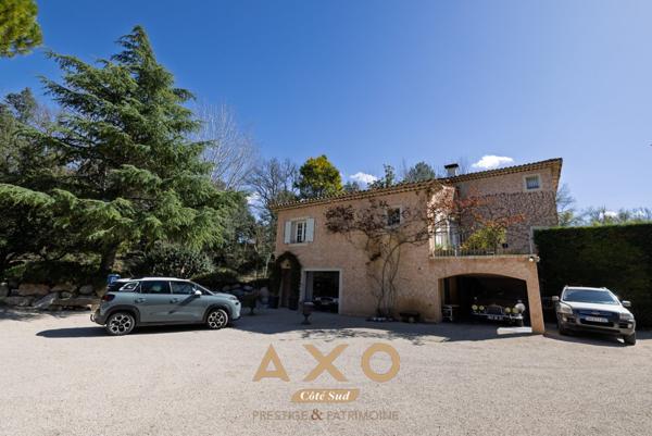 MEYRARGUES - MAISON - DEPENDANCE - TERRAIN 4 250 M2 -  PISCINE - GARAGES - 1 150 000