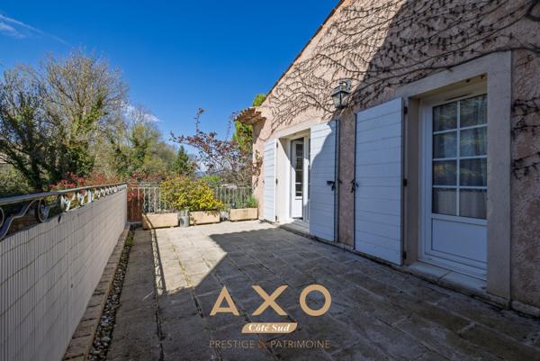 MEYRARGUES - MAISON - DEPENDANCE - TERRAIN 4 250 M2 -  PISCINE - GARAGES - 1 150 000